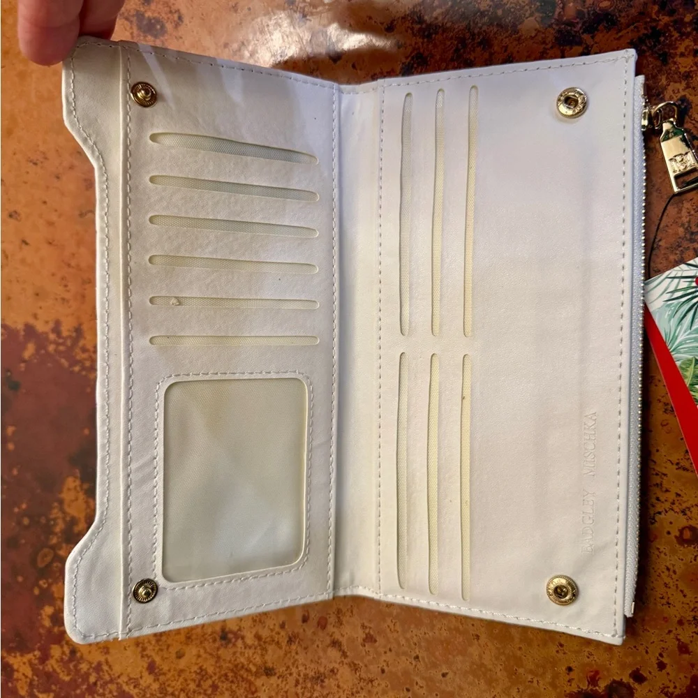 Bagley Mischka vegan leather white quilted look   long‎ cards wallet NWT